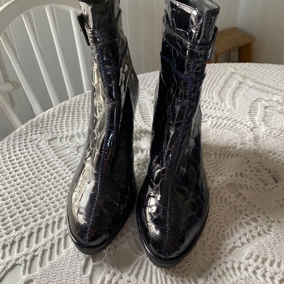 Stuart Weitzman boots - Picture 2 of 6